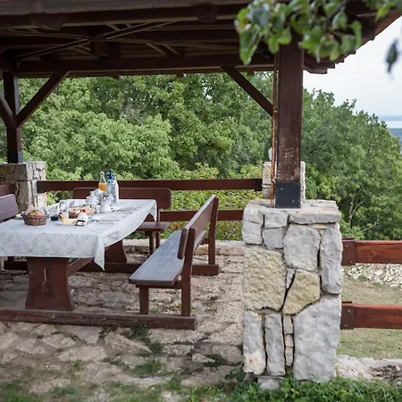 بيت ضيافة Gella Kuria Balatonszolos