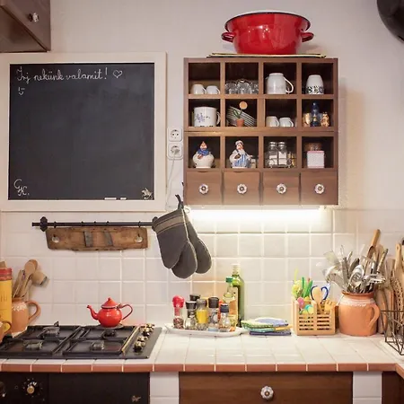 بيت ضيافة Gella Kuria Balatonszolos