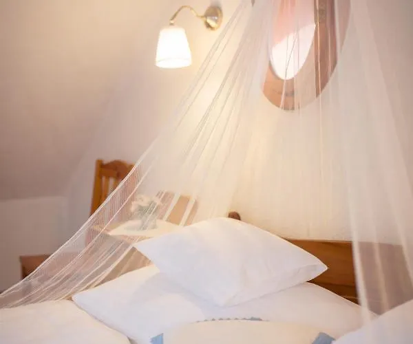 Gella Kuria Balatonszolos