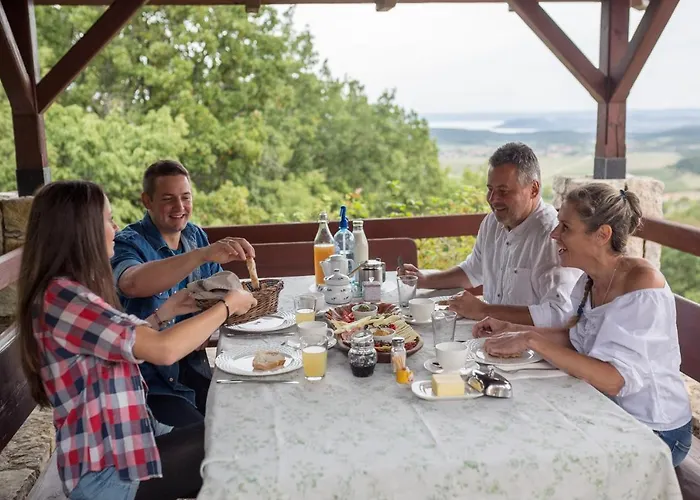 Gella Kuria Casa de hóspedes *